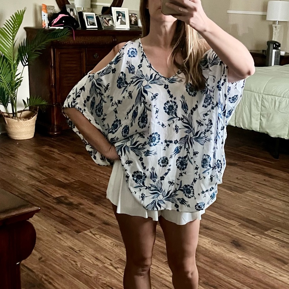Show me your mumu pets boo tunic top size small.